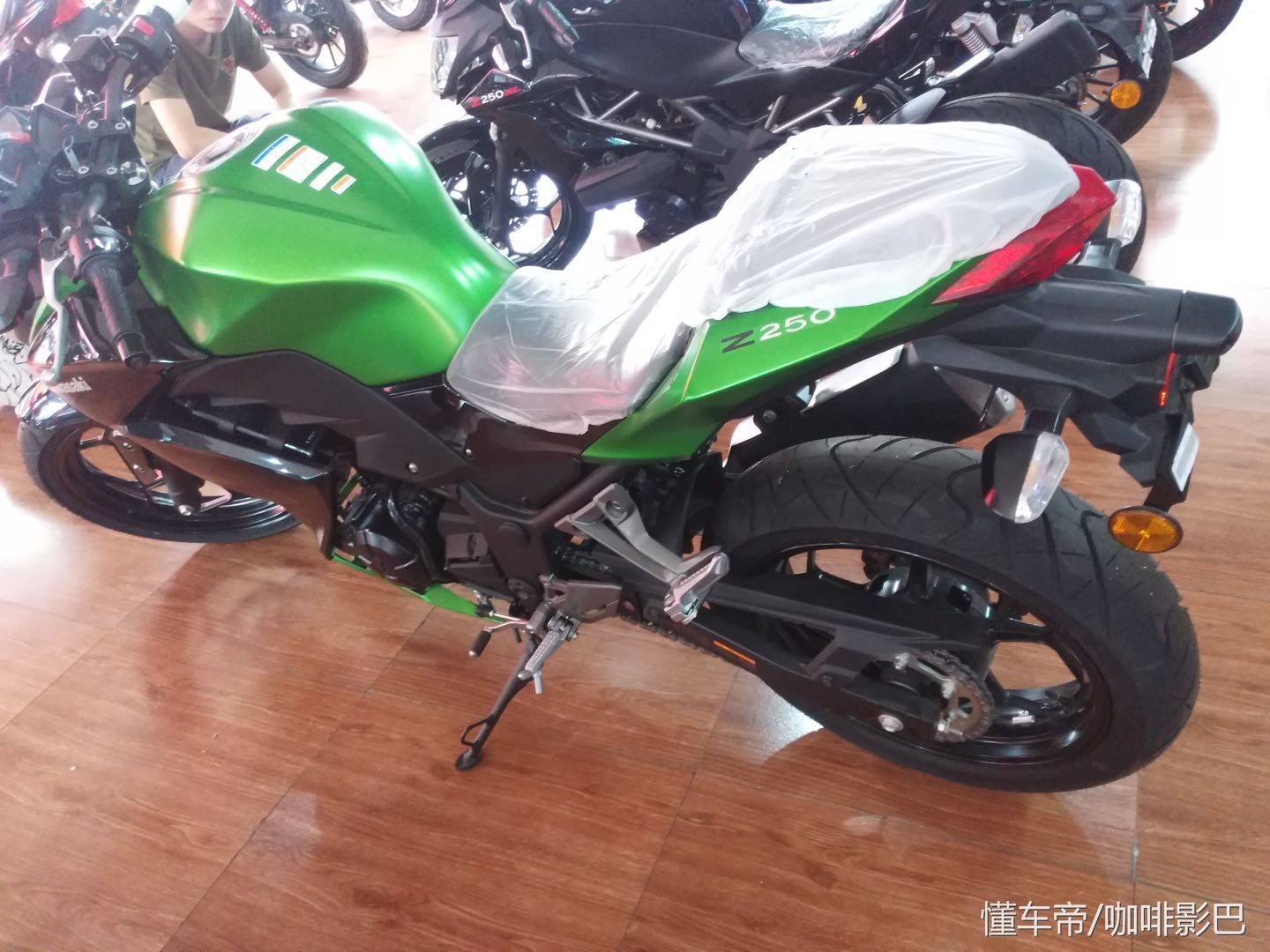 川崎z250适合新手吗,新手适合川崎街车z400吗