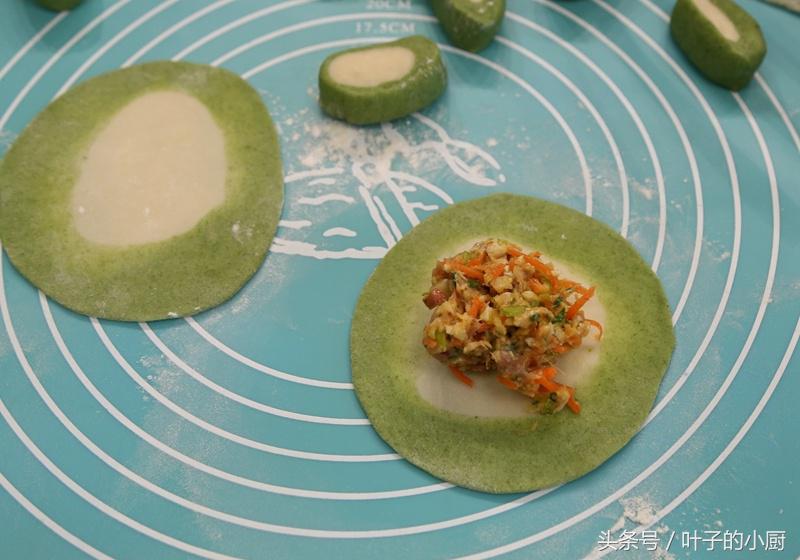 饺子怎么捏褶子慢动作,包饺子捏花边怎么捏