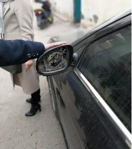 车子停路边不知道什么时候被撞,汽车停路边不知道谁撞了保险赔吗