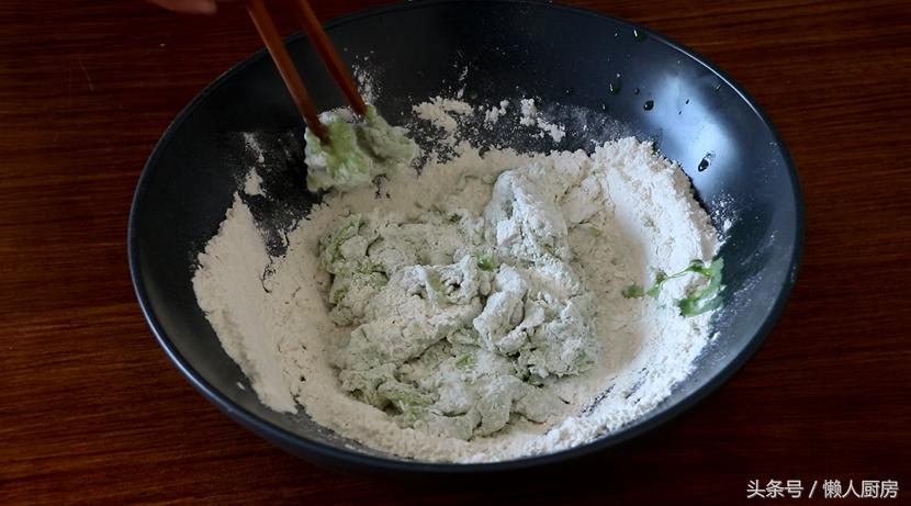 面粉秒变劲道面条好吃又易做,面粉做面条简单又快的方法