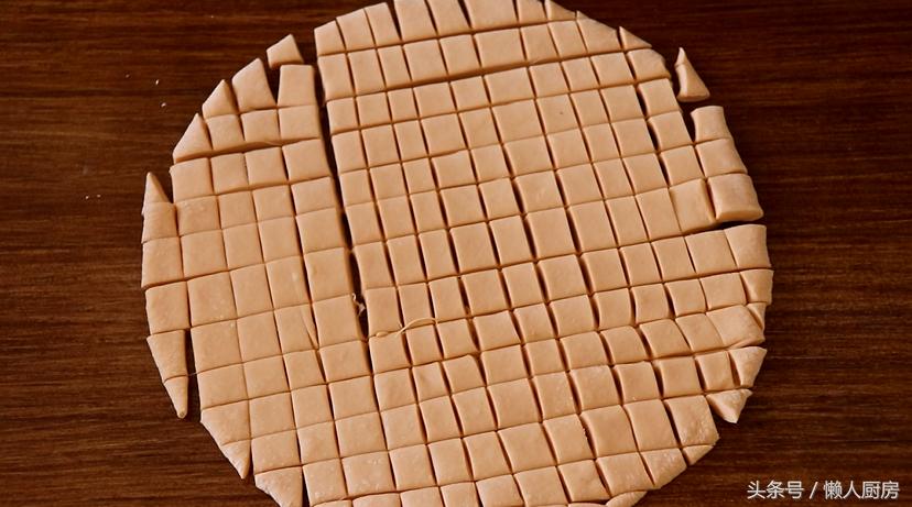 面粉秒变劲道面条好吃又易做,面粉做面条简单又快的方法