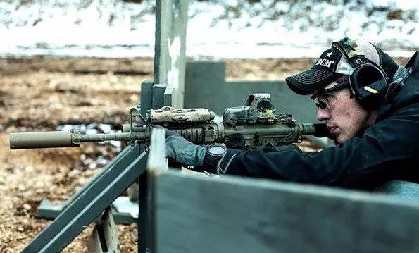 战术卢卡斯完整版,战术教父卢卡斯射击视频