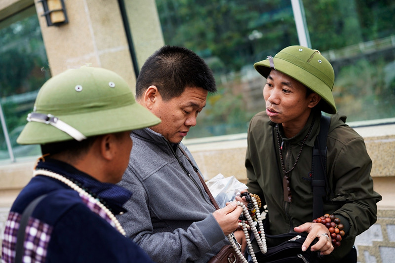 中越边境集市,越南边民收入