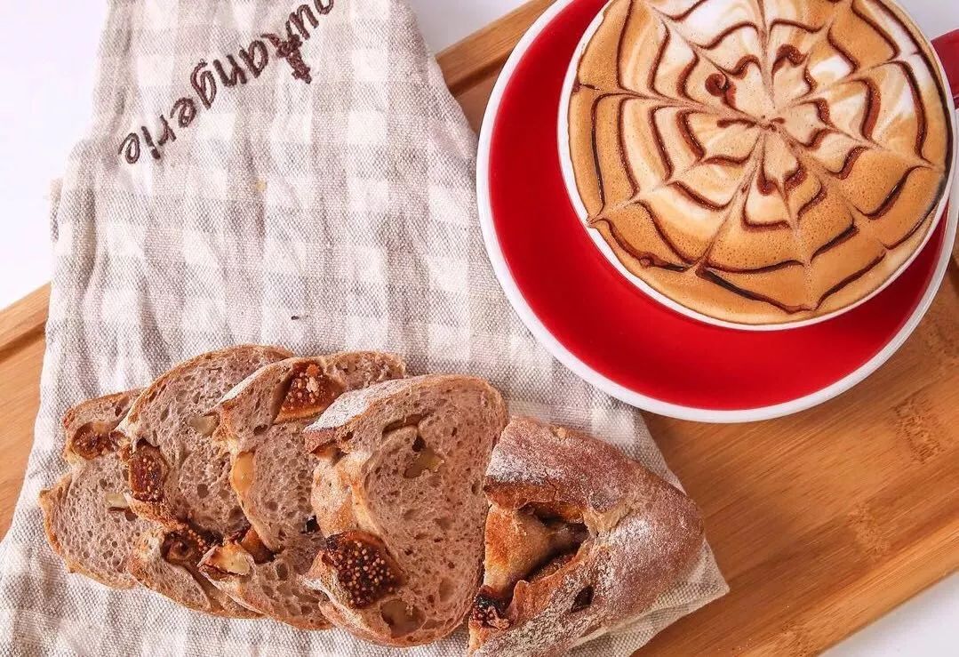 看完就懂，为何80后双胞胎美女妈妈舍弃高薪，缔造健康面包工坊