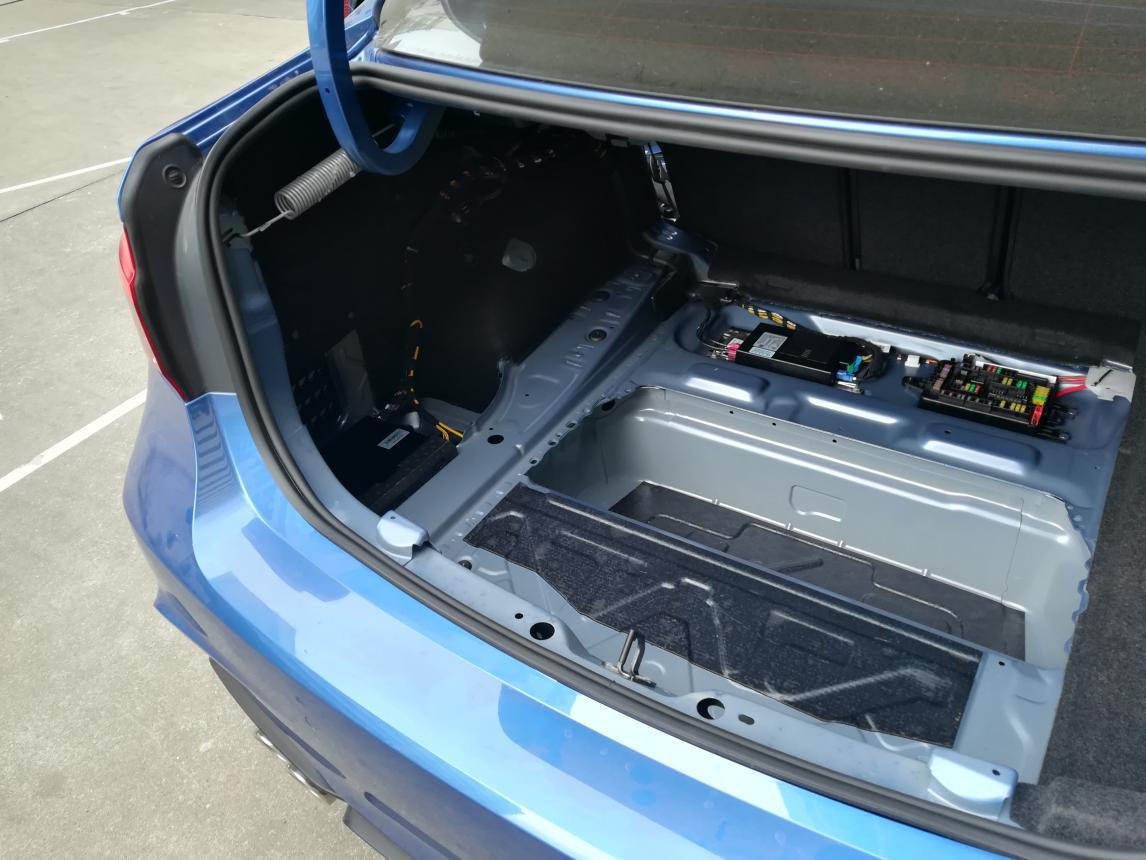 宝马3系车主音响效果,宝马3系音响哈曼卡顿