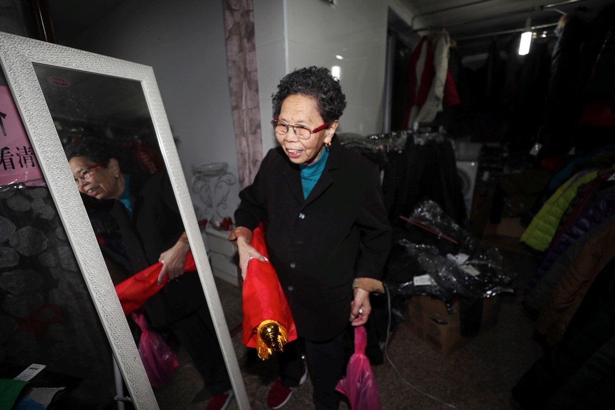 史无前例！数百淘宝卖家集体帮一老太还外债，完事之后还要谢谢她