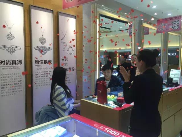 买戒指男朋友说没钱,买珠宝被骗他说不想要可以退货吗