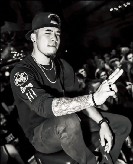 七岁小孩跳街舞很酷的感觉 (小孩喜欢跳的街舞又简单又好玩)