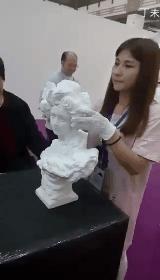 这男的不会是个代购吧？