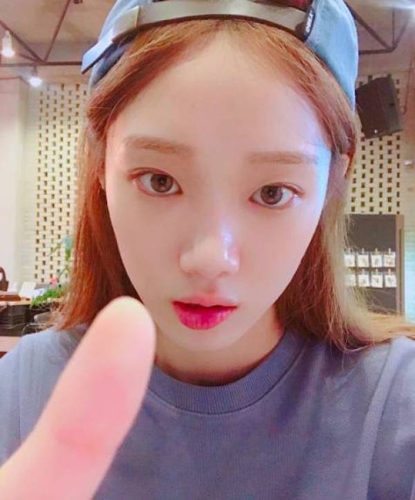 减龄秘籍学谭松韵穿出少女感,冬季怎么扎头发减龄又好看少女