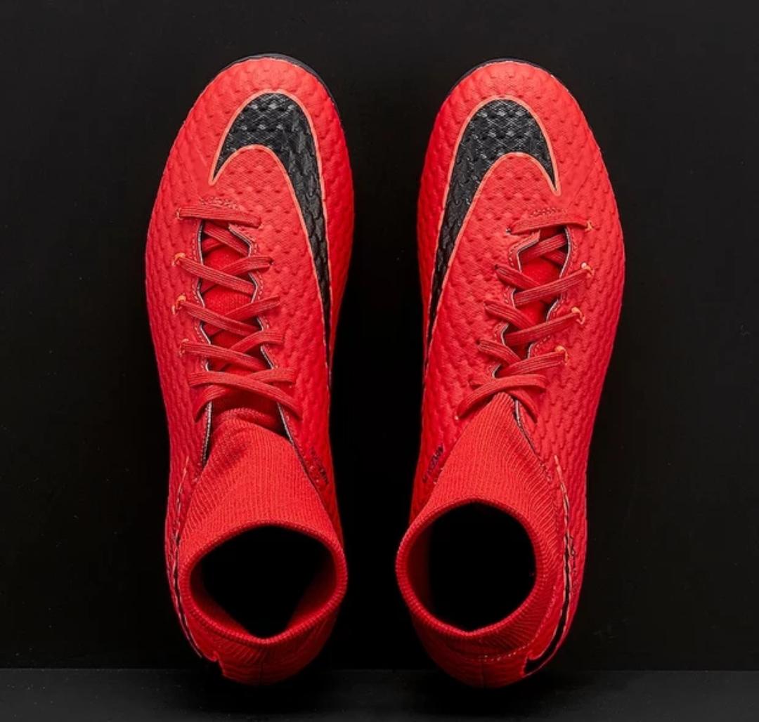 足球鞋毒蜂3优缺点,耐克紫色足球鞋实战测评