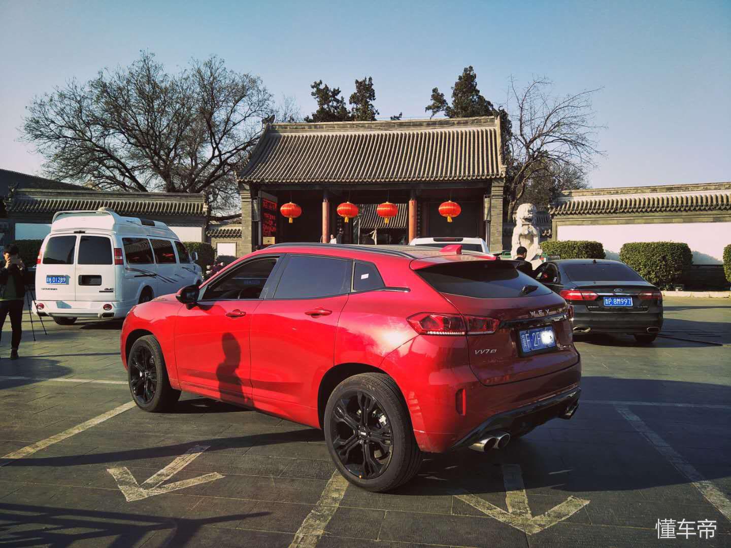 20小伙全款喜提红旗h9,小伙20万喜提奔驰