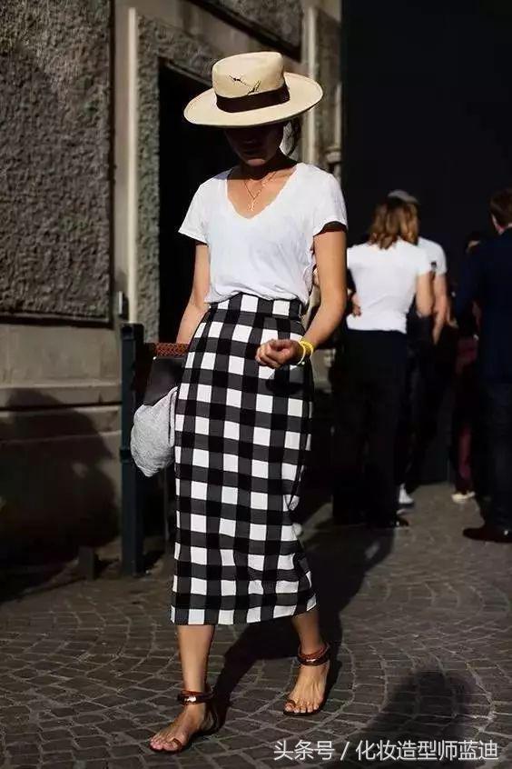 白t恤穿法搭配,t恤的30种穿法高级又时髦