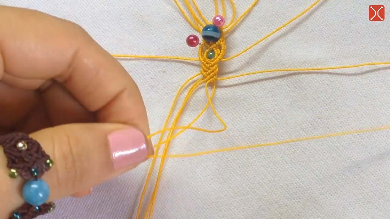 珠子手工编织戒指教程视频,一根线编玫瑰戒指编织方法