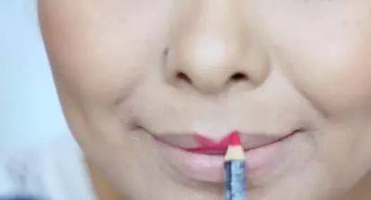 女生涂口红和不涂的区别,女生涂口红和男生涂口红