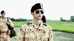 机场小哥哥被拍,机场小哥被拍得太帅