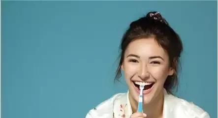 刷了这么多年牙，你知道牙刷是谁发明的吗？