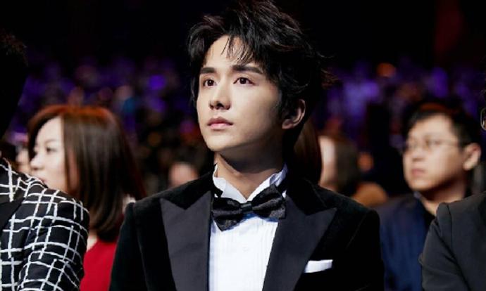 白衣少年刘昊然学长,中戏学长刘昊然完整版