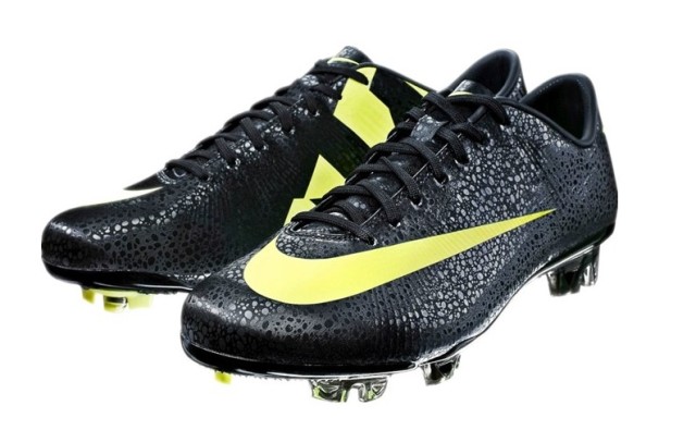 c罗出道有多火,c罗2024年新上脚耐克配色