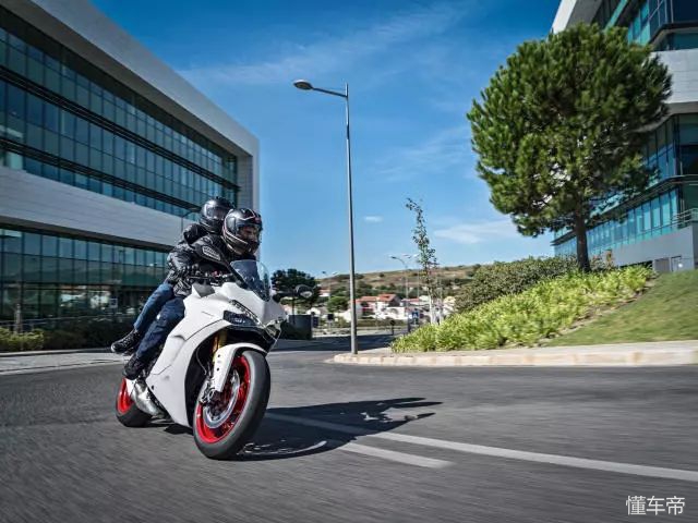 杜卡迪鸰速950最新落地价,杜卡迪939鸰速和阿普利亚rs660