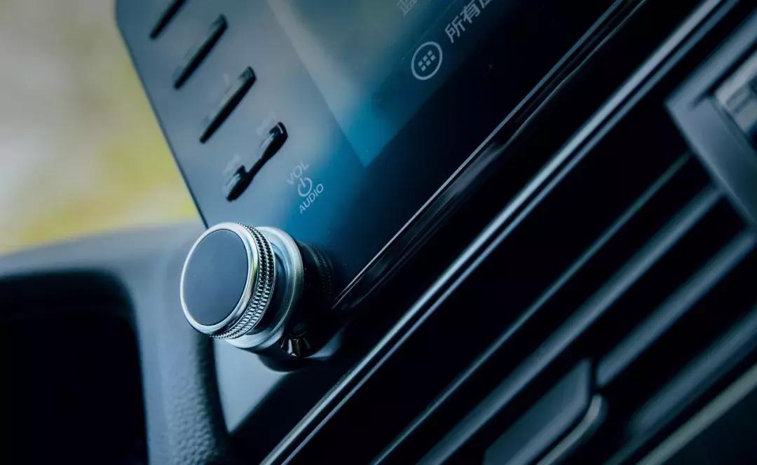 新雅阁2022款对比十代雅阁,新雅阁2022款对比十代雅阁颜值