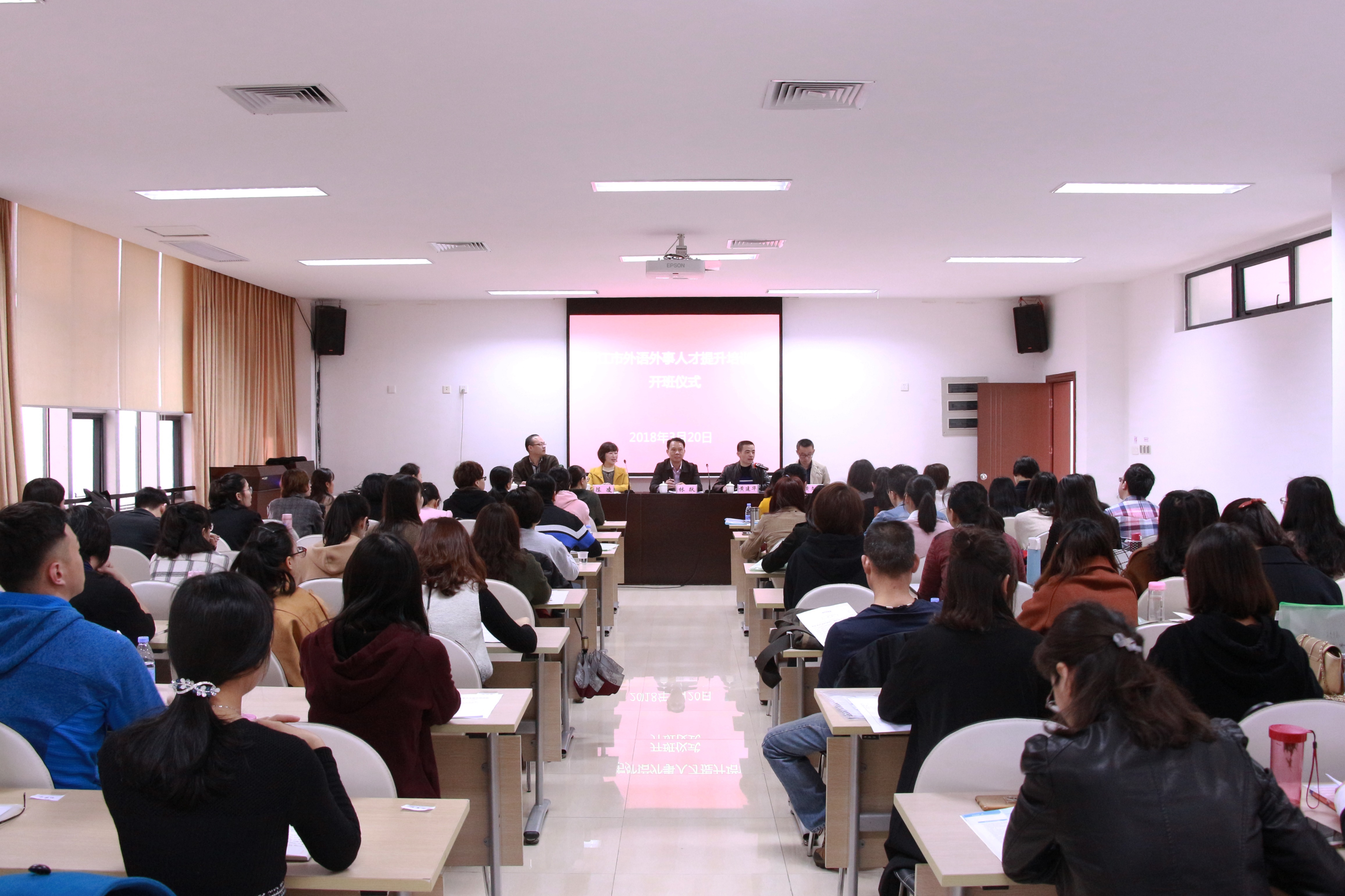 提升“脑译”思维助力世中运与国际大体联足球世界杯