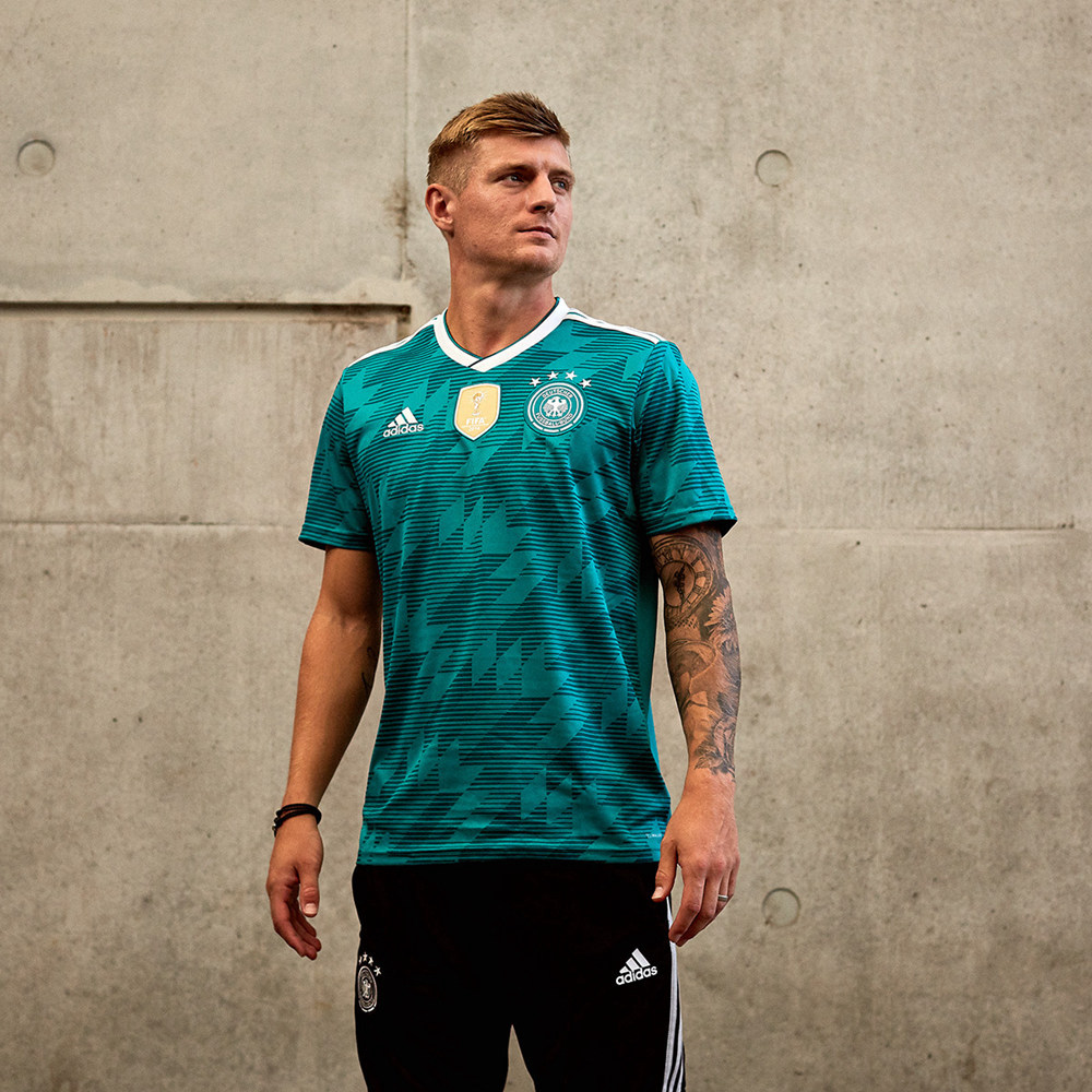 复古范儿+潮流范儿！这样的阿迪达斯世界杯球衣你还不满意？