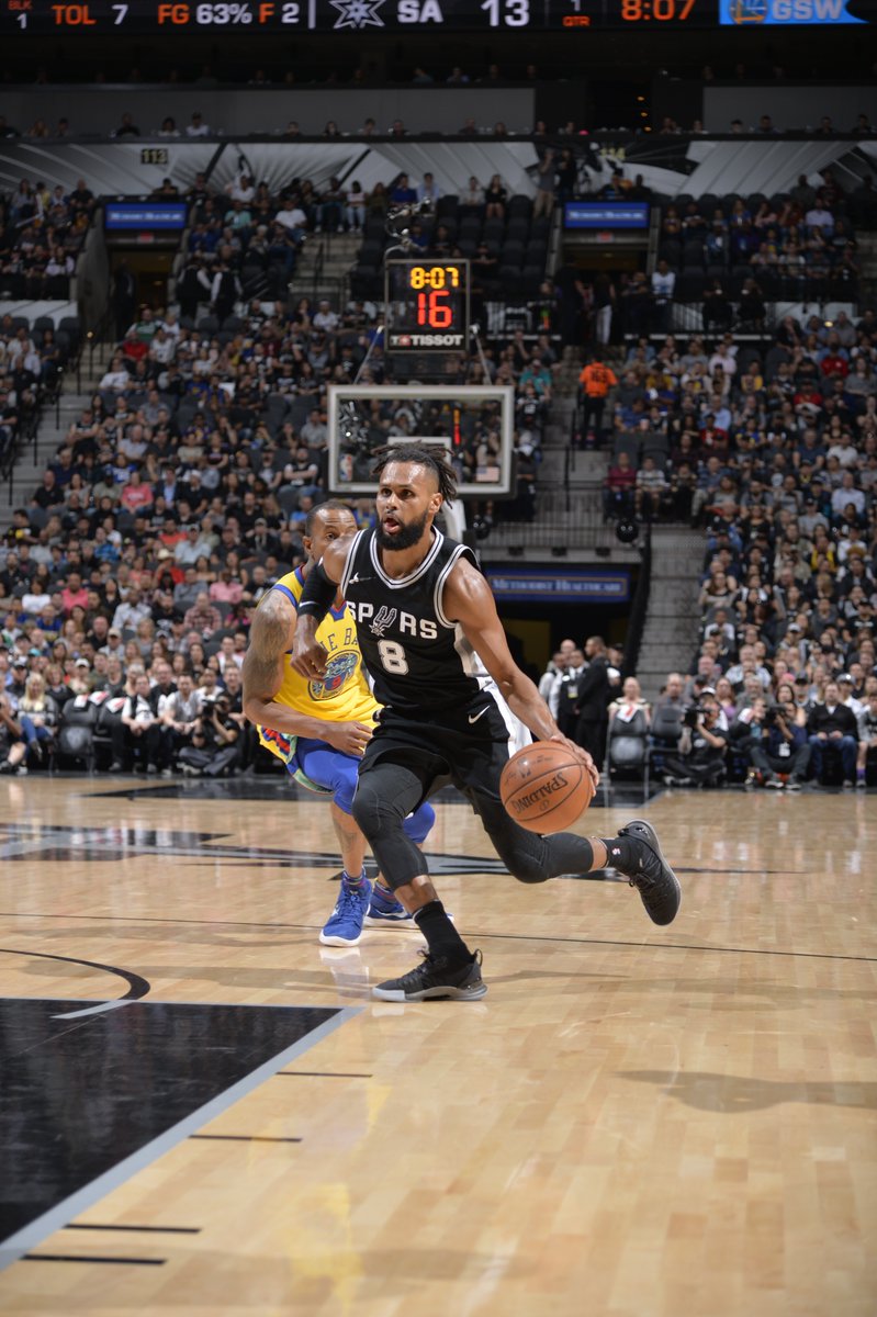 “师弟”让这双鞋在赛场上寿终正寝！IT穿这双鞋说出了湖人总…！