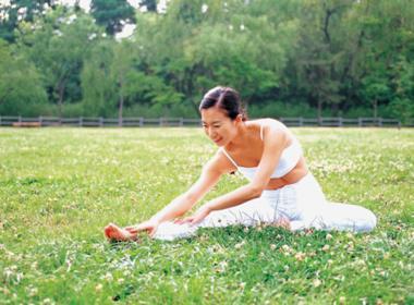 右胸肌肉隐隐疼痛的原因有哪些,腿部肌肉游走性疼痛是什么原因