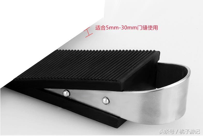 女孩子一个人住酒店反锁门,女生一个人住酒店有人敲门怎么办