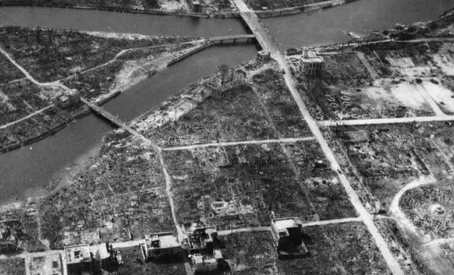 罕见的李嘉诚、20岁的屠呦呦、没长高的姚明，这是最珍贵的照片