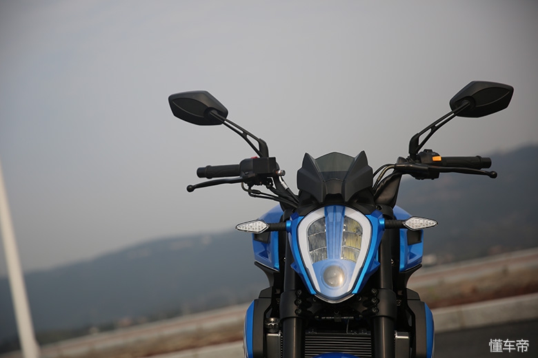 新感觉双缸250百公里加速,加速2秒左右的摩托车