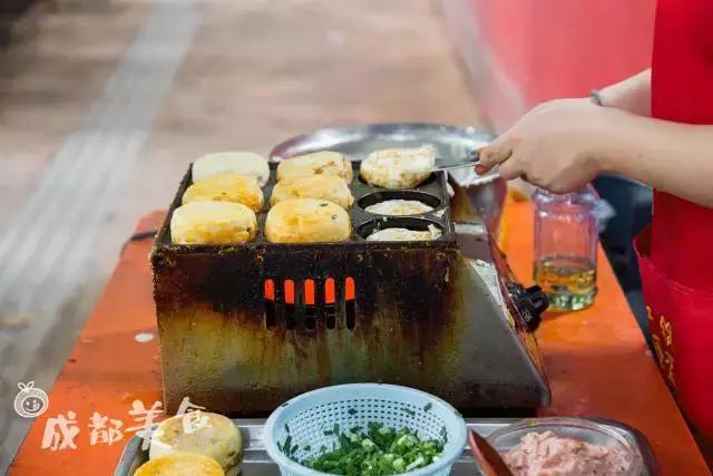 永远要排队的包子店,10元管饱小摊