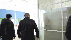 15岁女孩花万元矫正牙齿，没想到零件脱落吞入腹中……