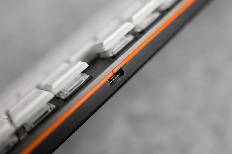 突破机械硬盘的厚度界限，做史上最薄机械键盘，而且它还有光！