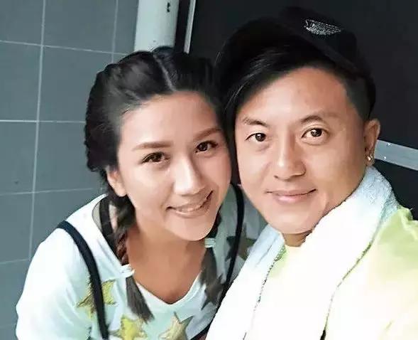 其貌不扬却与三位港姐保持暧昧原来还是足球小子