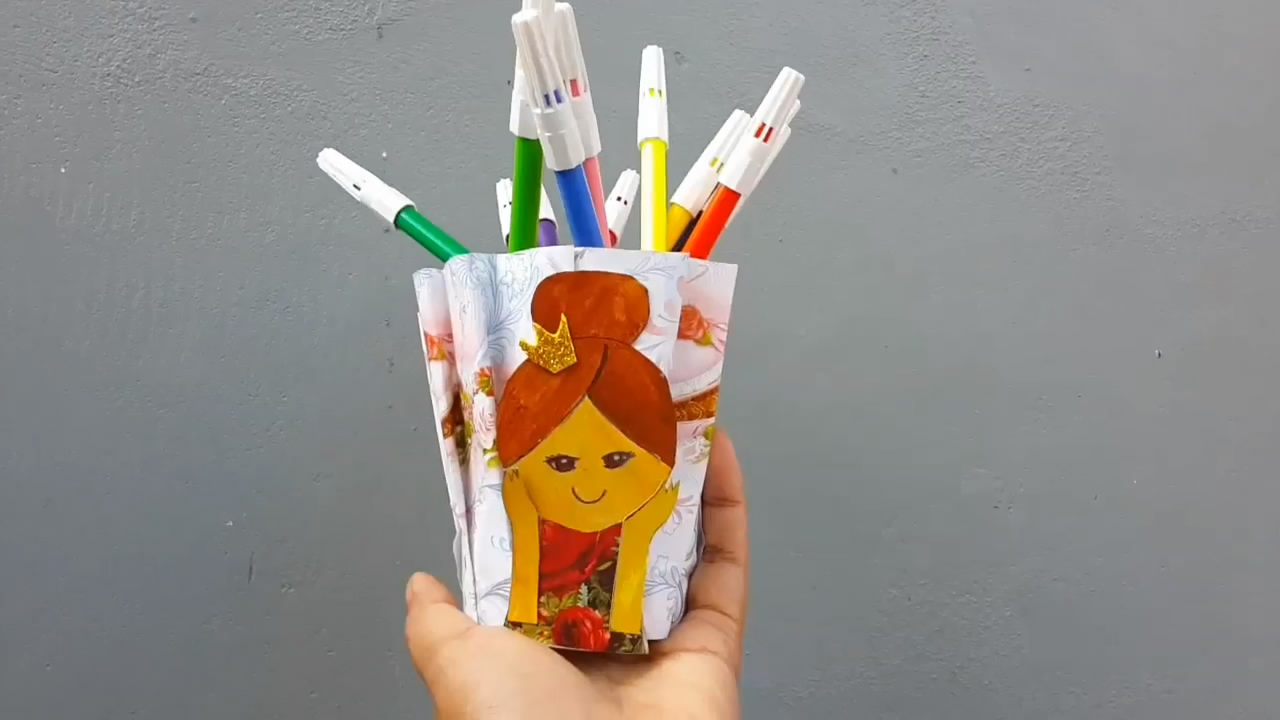 塑料瓶制作笔筒又简单又漂亮,废物利用塑料瓶自制笔筒简单好看