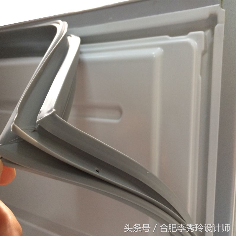 冰箱上的胶条变黑了怎么去掉,冰箱胶条怎么去除妙招图解