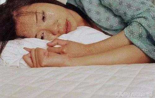 新婚夜不是处女，老公为我偷偷割破手指，让我很感动！