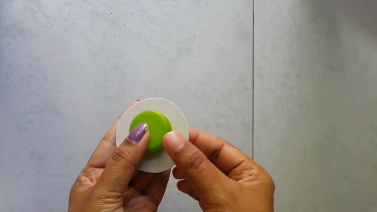 怎么用瓶盖做小帽子,用瓶盖做帽子头饰