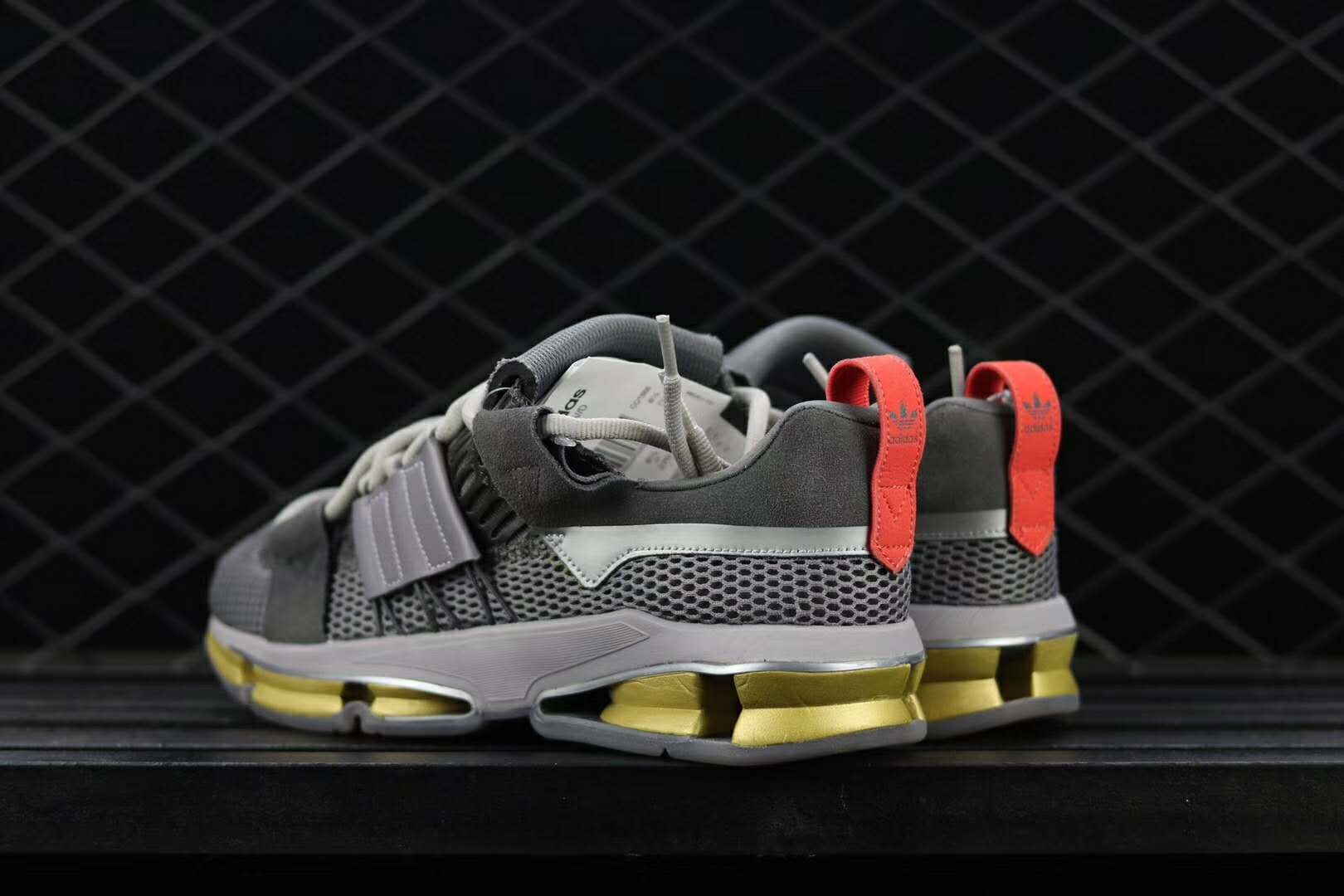 阿迪达斯ultraboostpb运动跑鞋介绍 (adidas阿迪达斯ultraboost 新款跑鞋)