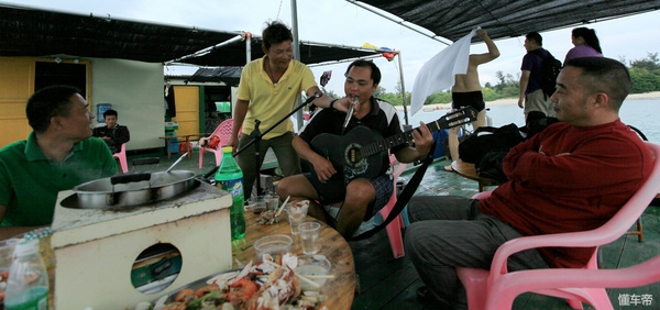 三亚东岛豪华游艇一日游,三亚东岛海鲜