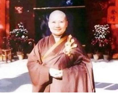 歌坛实力远超韩红，巅峰时却销声匿迹，自曝出家真实原因！