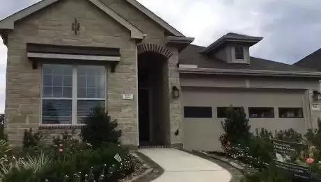 朋友圈“海外代购”发国外上课照片、晒带货视频……全！靠！演！