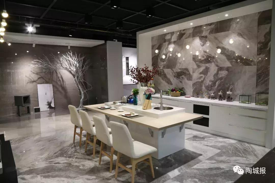 你肯定没见过这些美成仙的瓷砖展厅，估计在这里搬砖都要穿正装！