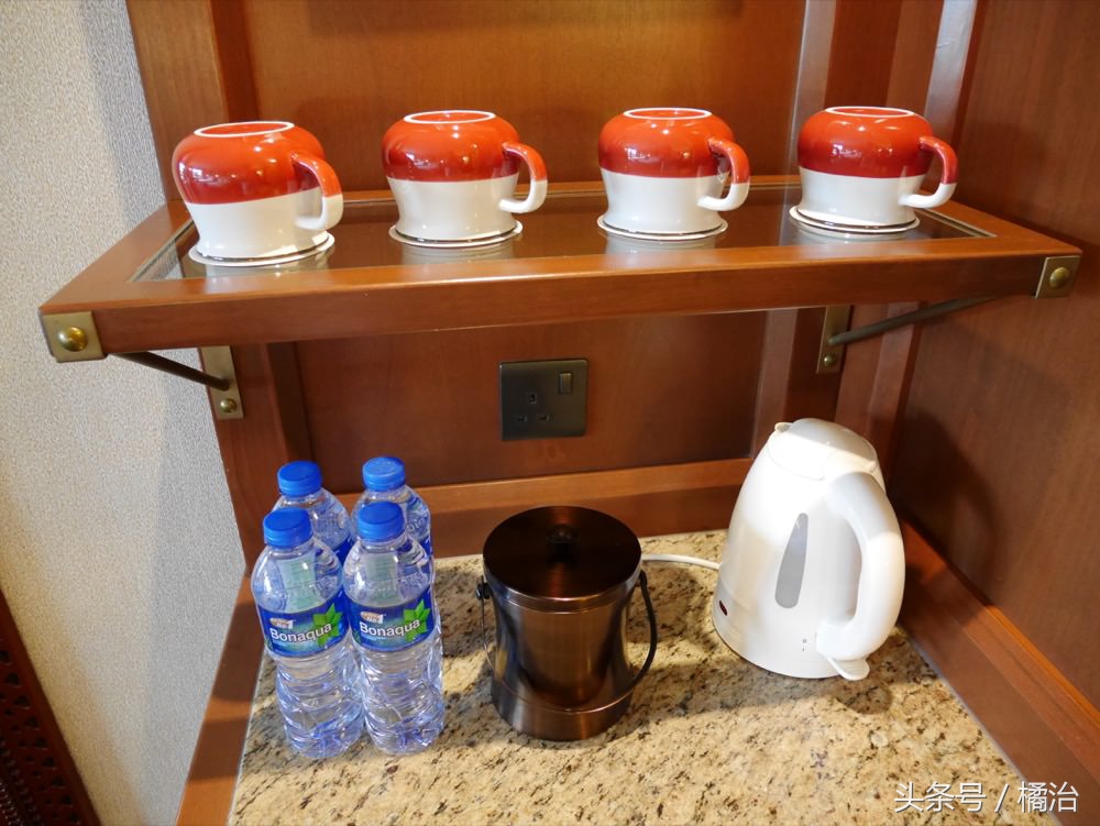 去香港迪士尼入住体验,香港迪士尼探索家酒店游泳池