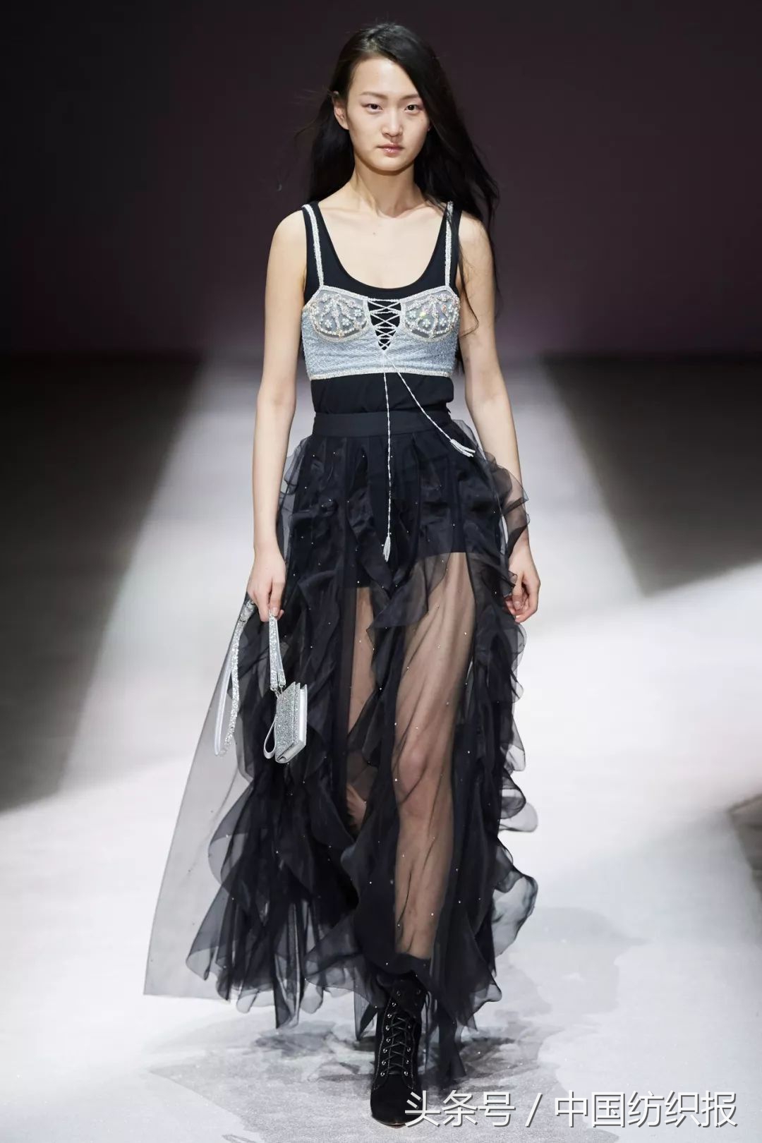 从职场玩到生活的穿衣搭配,雅莹时尚女装