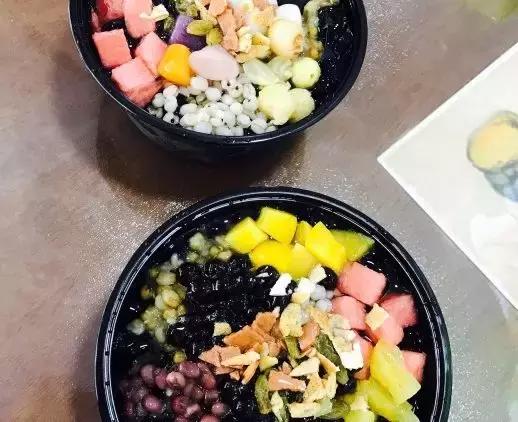 听说这是一家帅哥开了10+年的烧仙草老店！但帅哥却……