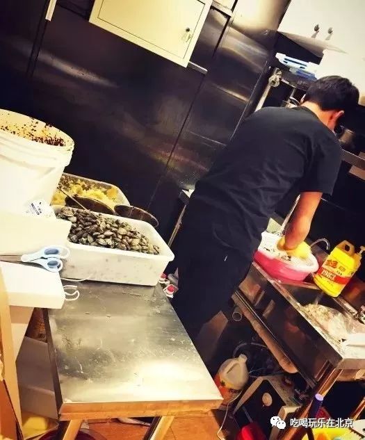 这么low的店，竟然这么多人抢着去吃