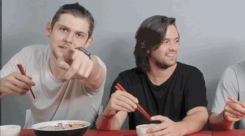 螺蛳粉酸辣鲜爽正宗柳州风味,螺蛳粉酸辣鲜柳州人就爱吃这个味